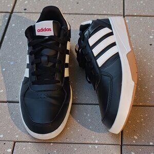 Adidas CourtBeat Classic Black/White Low Top Lace Up  Men’s 7, Women’s 8.5